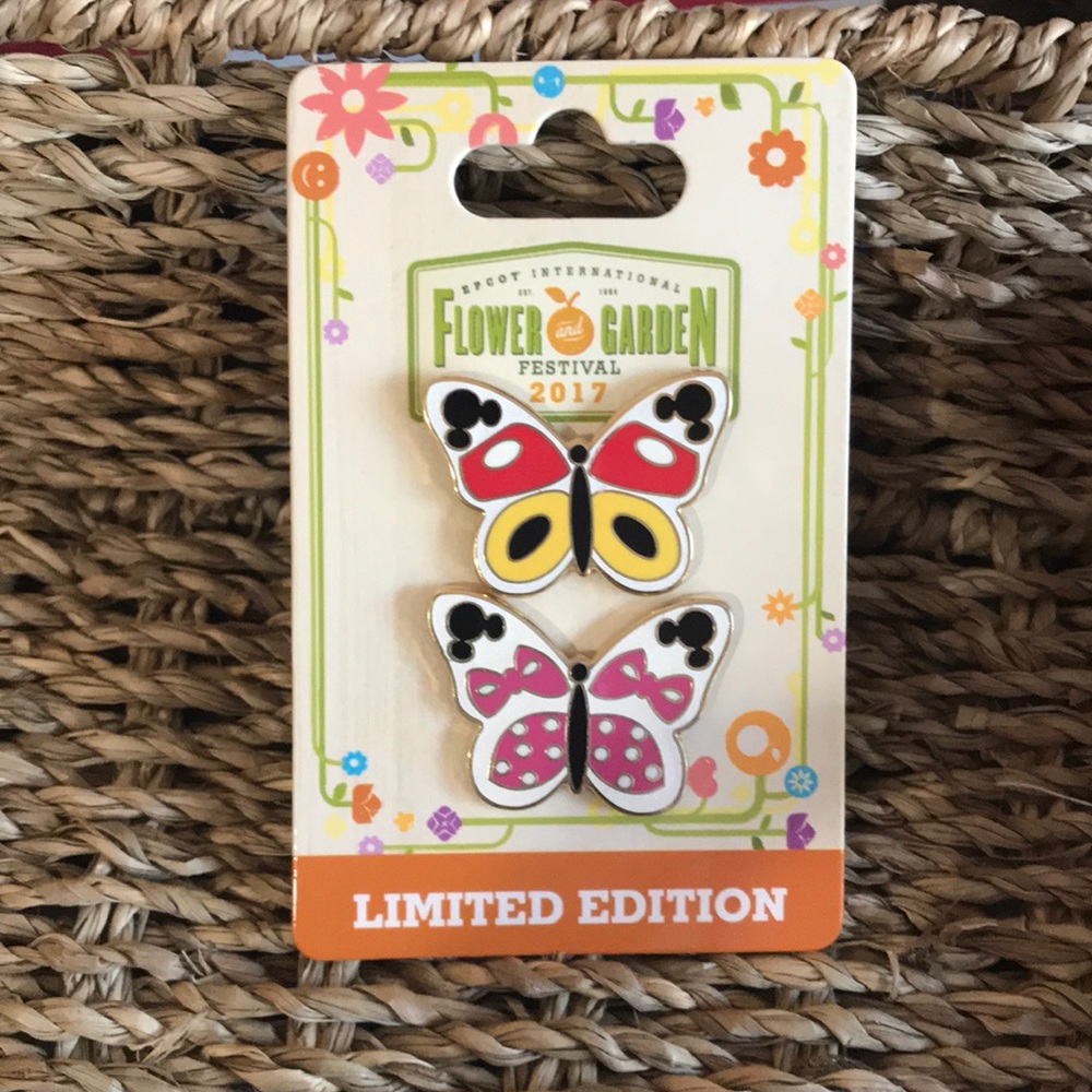 Authentic Disney pins flower & garden butterfly